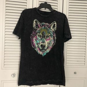 Oversized wolf t-shirt.